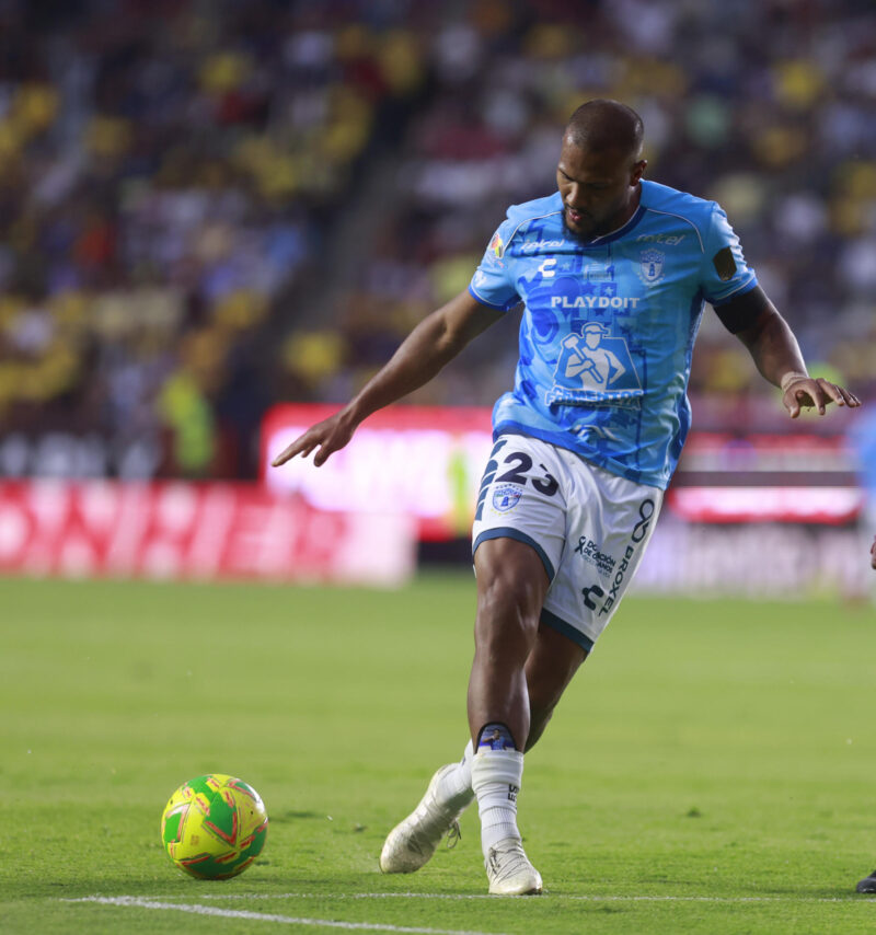El venezolano Salomón Rondón sigue agrandando su leyenda en México con Pachuca. Archivo: EFE / David Martínez Pelcastre