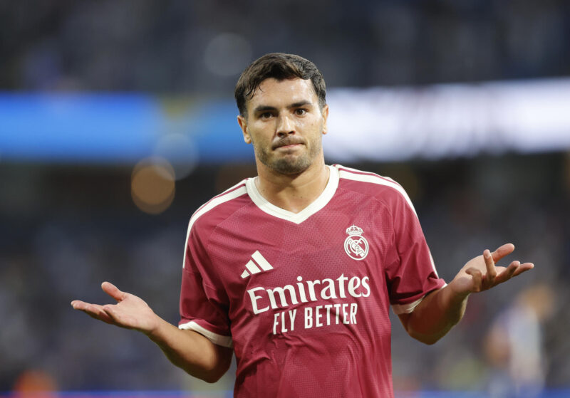 El jugador del Real Madrid Brahim celebra el gol ante el Deportivo, durante el partido del trofeo Teresa Herrera que Deportivo de A Coruña y Real Madrid disputan este miércoles en el estadio de Riazor, en A Coruña. EFE/Cabalar