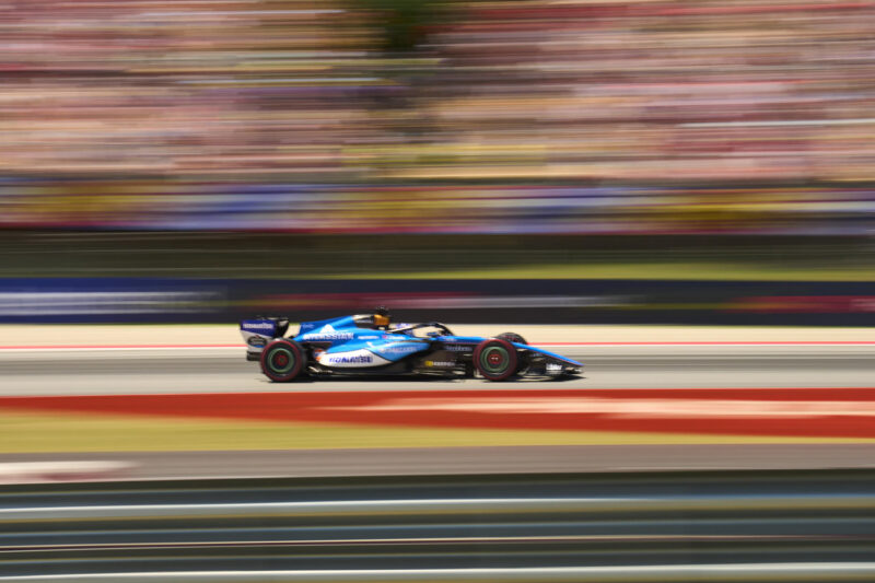 Fotografía del pasado 13 de junio, en la que puede verse al piloto de Fórmula Uno Alex Albon (Williams), durante una carrera. EFE/Alejandro García
