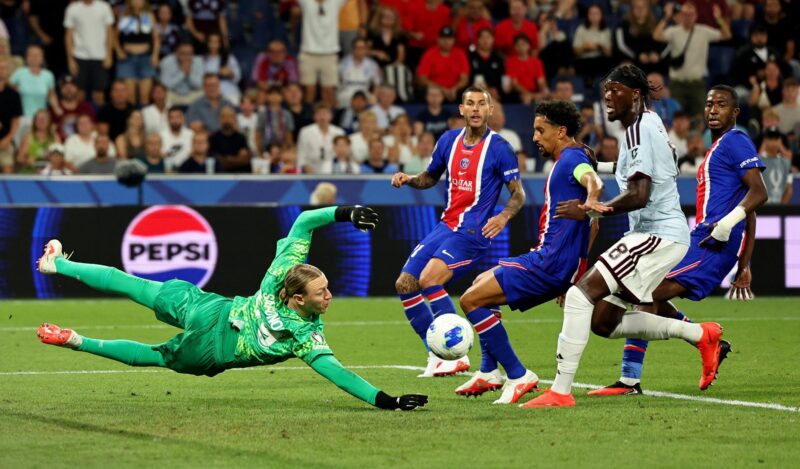 El talento del georgiano Kvicha Kvaratskhelia y de Ousmane Dembele, que acudió al rescate en la segunda parte, acentuaron el absolutismo del París Saint Germain, que ganó al Aston Villa, logró su segunda Supercopa europea seguida y agrandó el historial particular de Luis Enrique, otra vez vencedor ante su compatriota Unai Emery. EFE/EPA/ANNA SZILAGYI