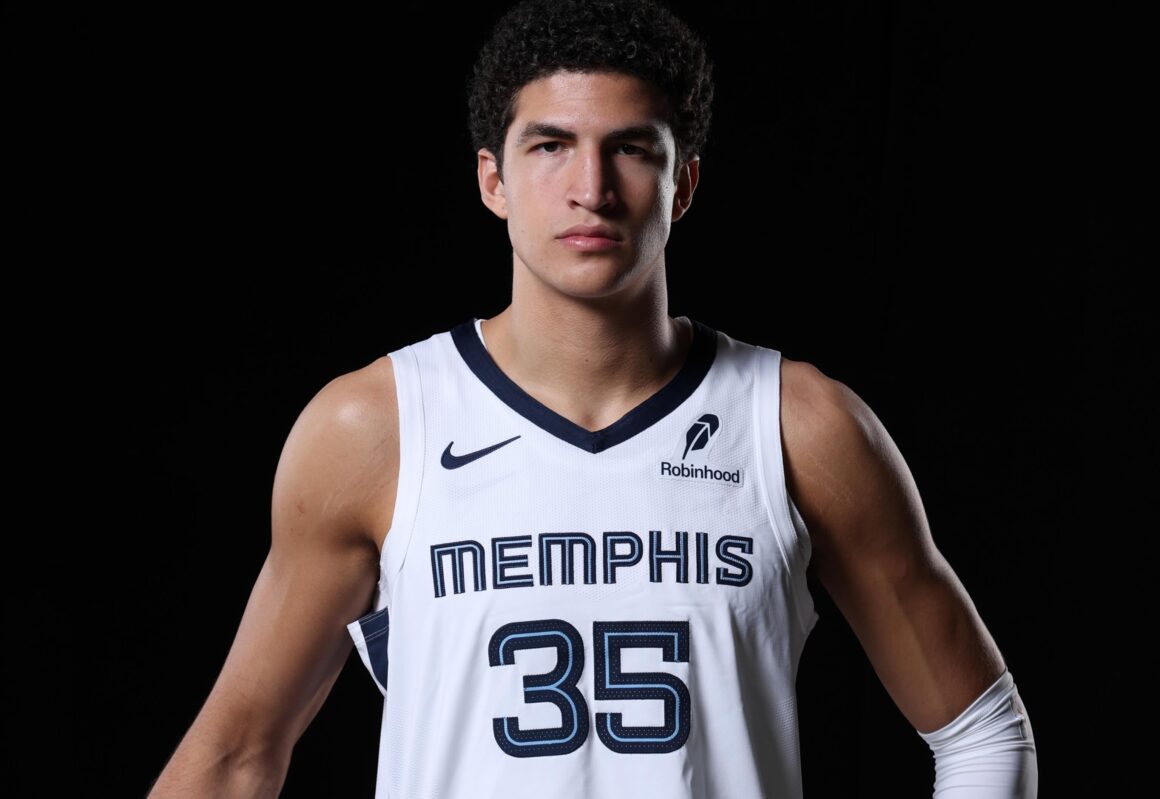 Karim López hará historia como el primer mexicano nacido en el país seleccionado en la primera ronda del Draft. Memphis Grizzlies lo eligió con el puesto 21. @Karimlopez