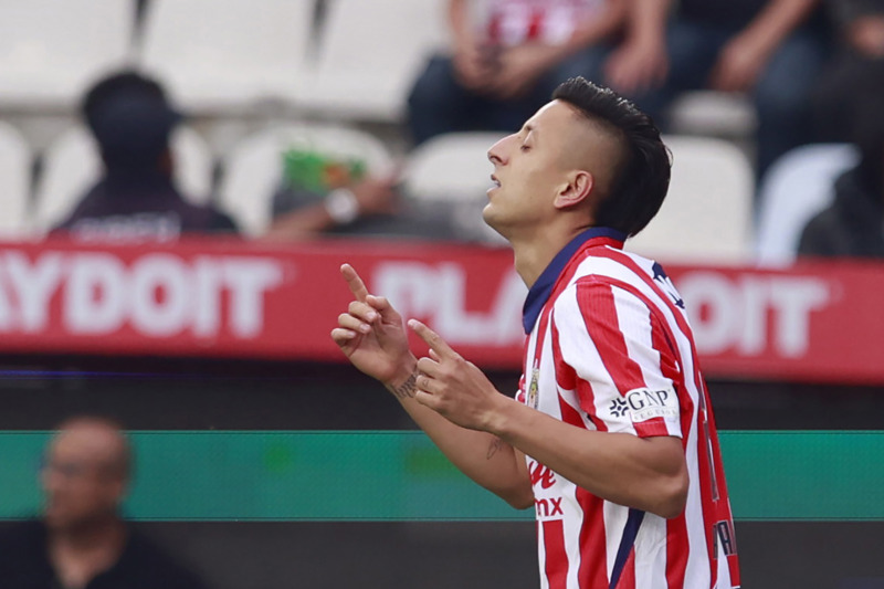 Chivas rechaza oferta increíble de Spartak de Moscú por Piojo Alvarado