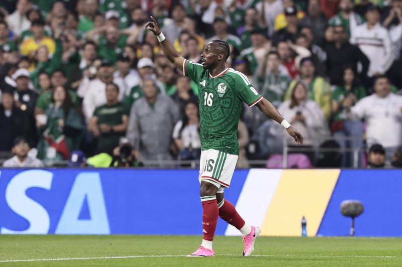 Julián Quiñones de México en el estadio Azteca en la Ciudad de México (México) en foto de archivo de José Méndez. EFE