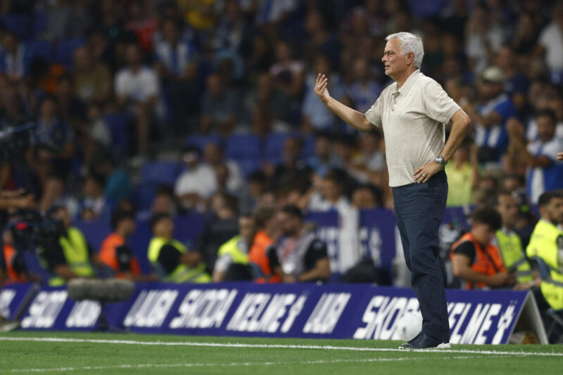Real Madrid visita al Betis: 5 claves para el partido Fotografía del pasado 22 de agosto, en la que puede verse al entrenador del Real Madrid, Jose Mourinho, durante un partido. EFE/Quique García