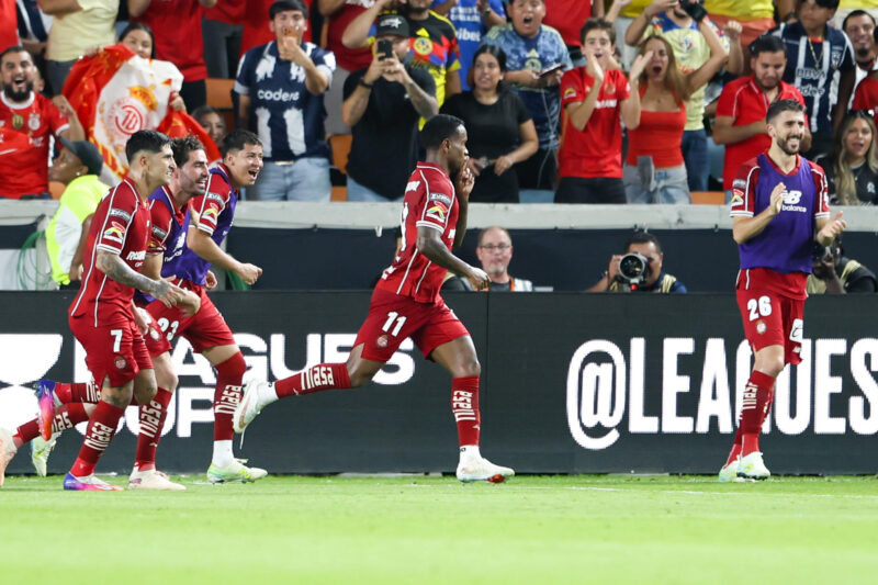 Helinho, de Toluca, celebra un gol en de la final de la Leagues Cup ante Monterrey en el estadio Shell Energy de Houston (EE.UU.). EFE/Carlos Ramírez