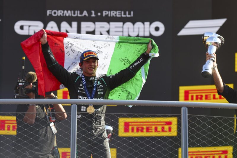 l italiano Andrea Kimi Antonelli (Mercedes), el Gran Premio de Italia, en el circuito de Monza. EFE/EPA/ANNA SZILAGYI